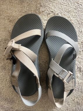 W’s Chacos Size 7